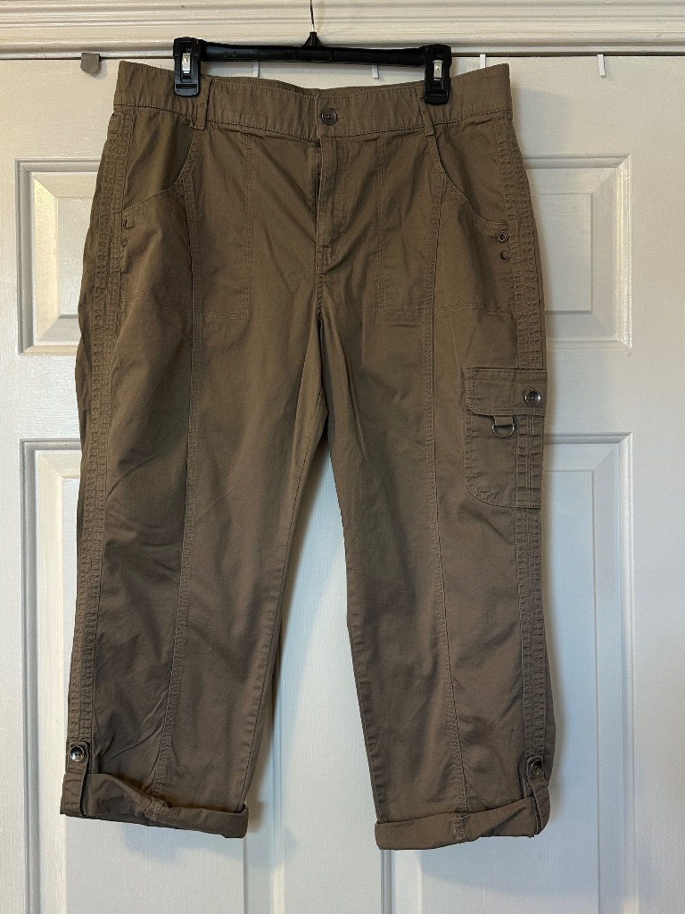Cato C Est. 1946 Capri Cargo Pants Classic Women's Size 14 Khaki Green Cropped
